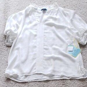 CeCe Short Sleeve  Blouse with a Ruffled Collar